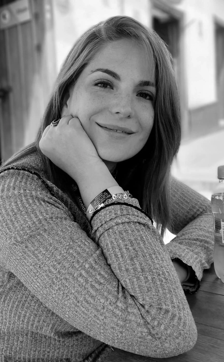Retrato de Mónica Poveda, presentadora de El Mensaje en la Botella